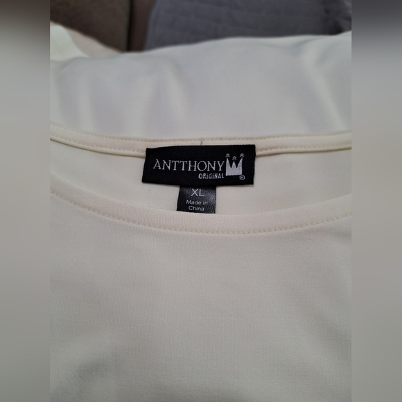ANTTHONY Original Creme Blouse with Long Bishop Sleeves Size XL NWOT - Picture 3 of 7